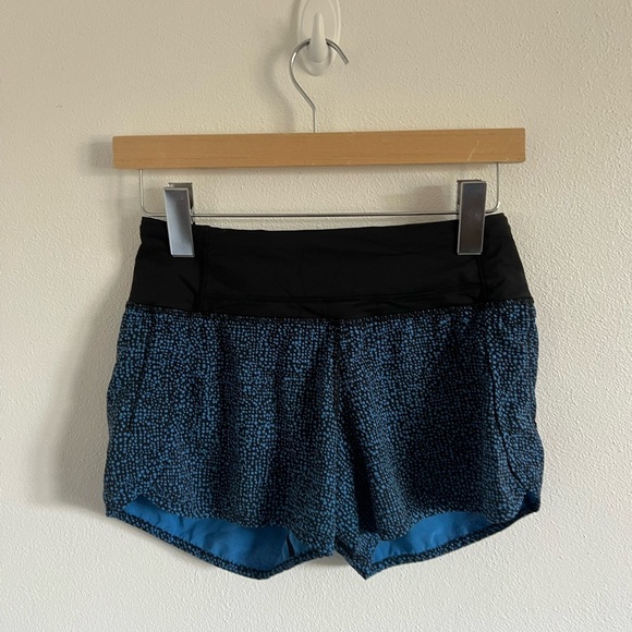 Lululemon Run Times Short
Daisy Dust Illuminight Black, size 2 - Picture 2 of 4